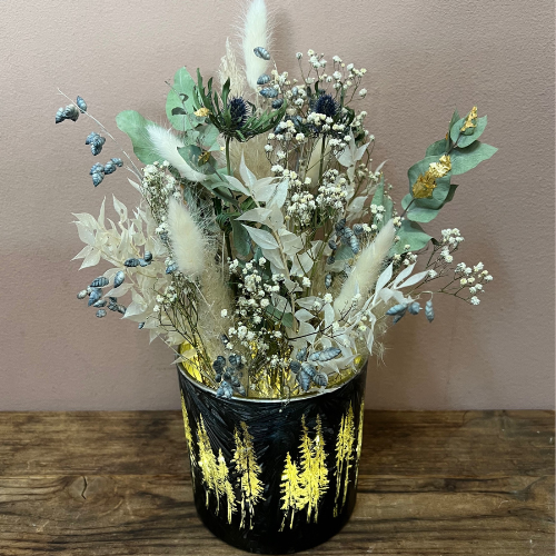 Vase mit Trockenblumen und LED